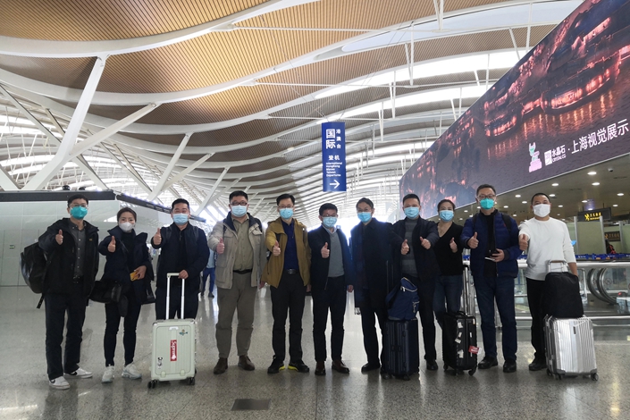 On Dec. 6, business representatives from Ningbo flew to the United Arab Emirates via Shanghai. Photo: Ningbo Municipal Bureau of Commerce