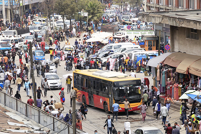 Locals flock to one of Africa’s largest open-air markets in Addis Ababa, Ethiopia, on May 26. Photo: IC Photo