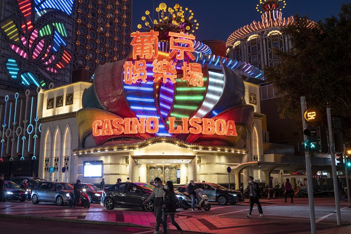 Casino Lisboa lights up Macao on Dec. 29. Photo: VCG
