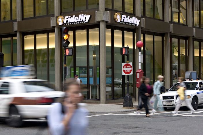 Fidelity International Ltd. and Neuberger Berman Group’s fully owned fund units won long-awaited approvals in the final two months of 2022 to start business