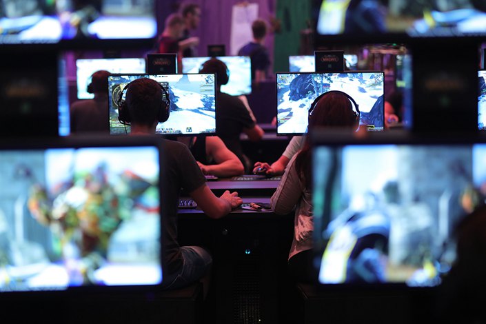Gamers play World of Warcraft at the Gamescom gaming industry event in Cologne, Germany, on Aug. 21, 2018. Photo: Bloomberg