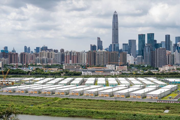 A Covid-19 community isolation facility under construction in the Lok Ma Chau Loop area of Hong Kong on Aug. 19. Photo: Bloomberg