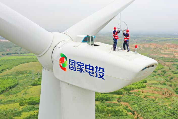 SPIC workers repair a wind turbine on July 24 in Shuozhou, North China’s Shanxi Province. Photo: VCG