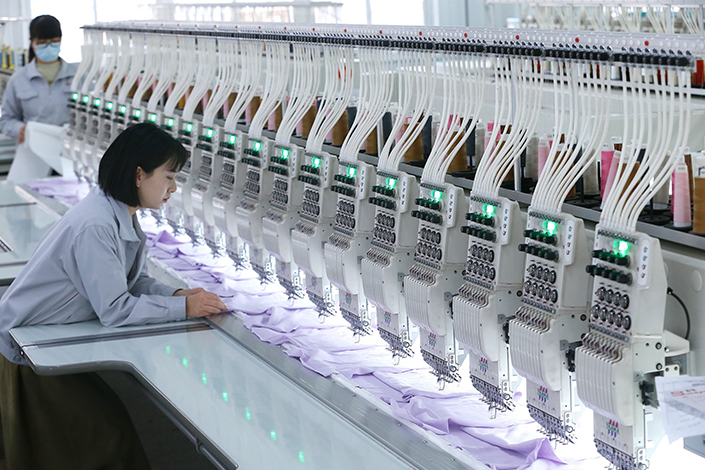 Employees work on a textile production line in Qingdao, East China’s Shandong province, on Sunday. Photo: VCG