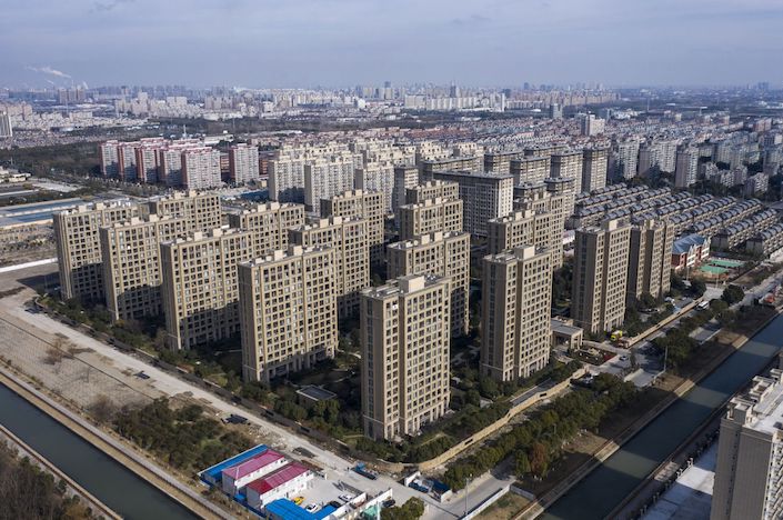 Revenue from the sale of land-use rights fell 29% year-on-year to 563 billion yuan