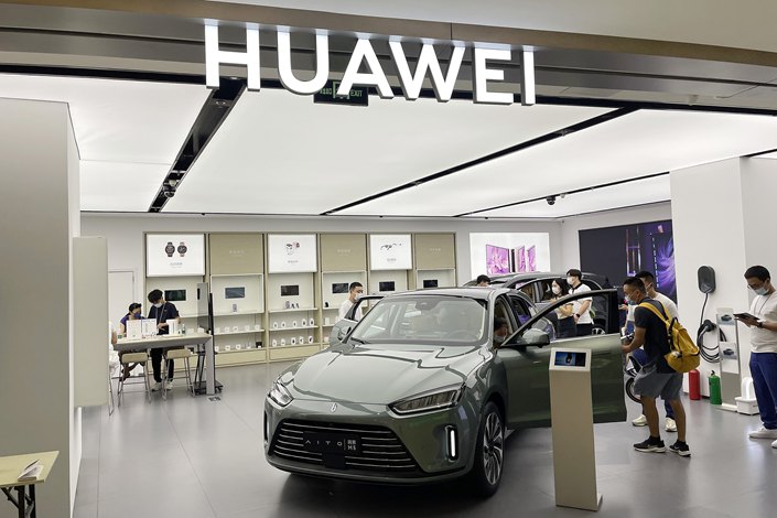 A Huawei exclusive store in Beijing showcased smart cars on Aug. 27, 2022. Photo: VCG