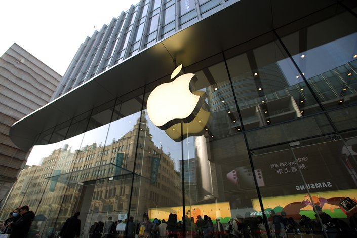 Jittery Chinese component suppliers are trying to curb their reliance on Apple, the latest American giant caught in the U.S.-China tug-of-war. Photo: VCG