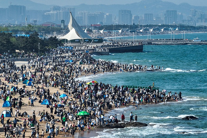 Visitors crowd the beaches Monday in Rizhao, East China’s Shandong province. Photo: VCG