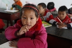 中国儿童人数持续减少 近半受人口流动影响养育支持不足