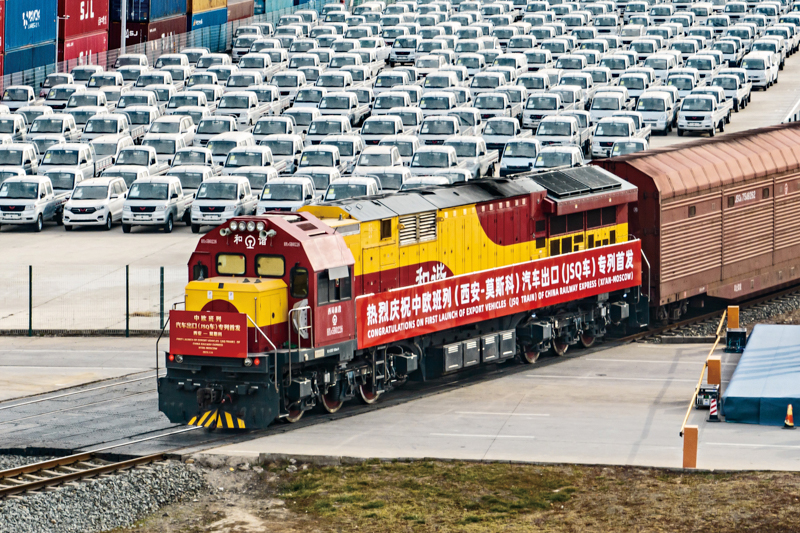 The X8256 China-Europe freight train loaded with 261vehicles is leaving from Xi’an to Moscow on Jan. 16. 2023　