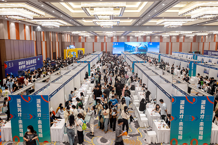College graduates hunt for employment on Saturday at a job fair in Huzhou, East China’s Zhejiang province. Photo: VCG