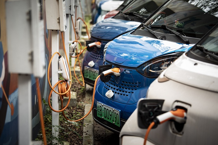 Electric vehicles charge their batteries in May 2021 at a parking lot in Liuzhou, South China’s Guangxi Zhuang autonomous region. Photo: Bloomberg