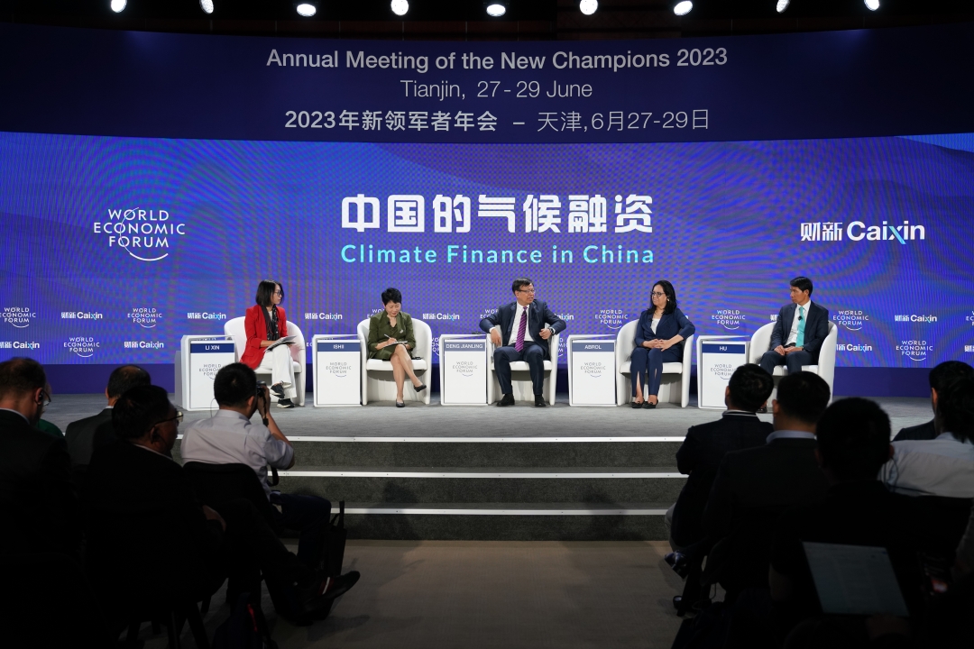 The government, corporate sector, and private investment community have come together to fund the energy transition in China, Fred Hu, founder of Primavera Capital told a panel held in collaboration with Caixin at the WEF event in Tianjin. Photo: Zhang Ruixue/Caixin