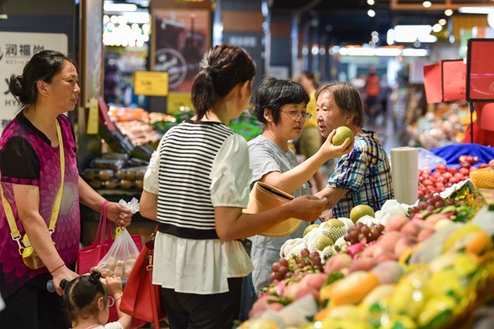 Customers shop on July 10 at a supermarket in Nanjing, East China’s Jiangsu province. Photo: VCG