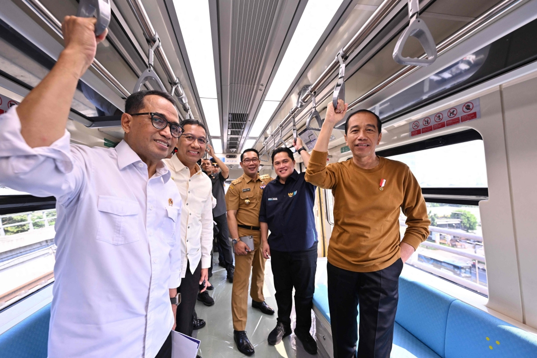 Indonesian President Joko Widodo (R), Minister of State Owned Enterprises Erick Thohir (2nd R) and other officals ride on Jakarta's new light rail transit (LRT) on August 3. Photo: Adek Berry/VCG