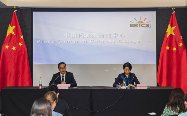 On Aug. 24, the press center of the Chinese delegation held a briefing for Chinese and foreign media in Johannesburg, South Africa. Photo: Courtesy of Ministry of Foreign Affairs