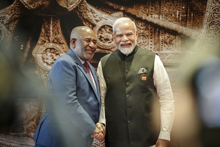 Indian Prime Minister Narendra Modi (right) greets Azali Assoumani of the African Union on Saturday at the G20 summit. Photo: VCG