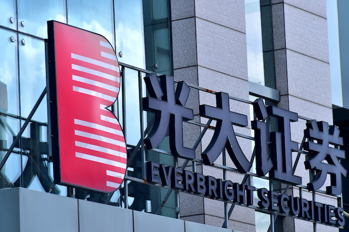 Everbright Securities set aside bad loan provisions of $725 million in connection with the MPS investment.