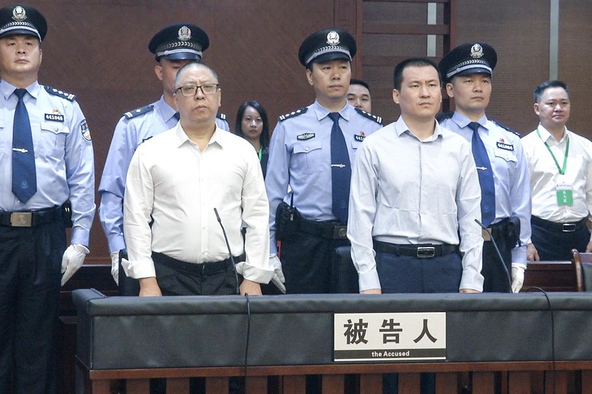 Xi Zhengbing and Zhou Zhonghe appear at a Guangzhou court on Oct. 24. Image: CCTV