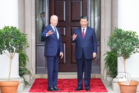 当地时间11月15日，国家主席习近平同美国总统拜登在斐洛里庄园举行中美元首会晤。图：新华社 丁林