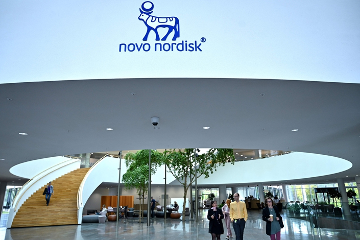 People stroll through Novo Nordisk’s headquarters in Bagsvaerd, Denmark, on Sept. 26. Photo: VCG