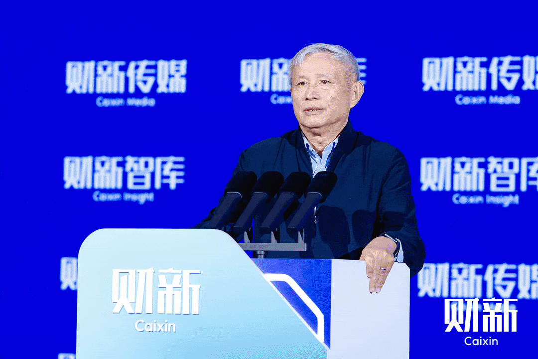 Zhou Qiren, senior professor of economics at Peking University’s National School of Development, speaks at one of the sessions at the 14th Caixin Summit on Nov. 9 in Beijing. Photo: Caixin