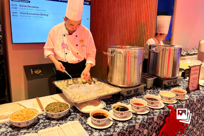 饺子、串串和海鲜 “参加”达沃斯年会的中国美食