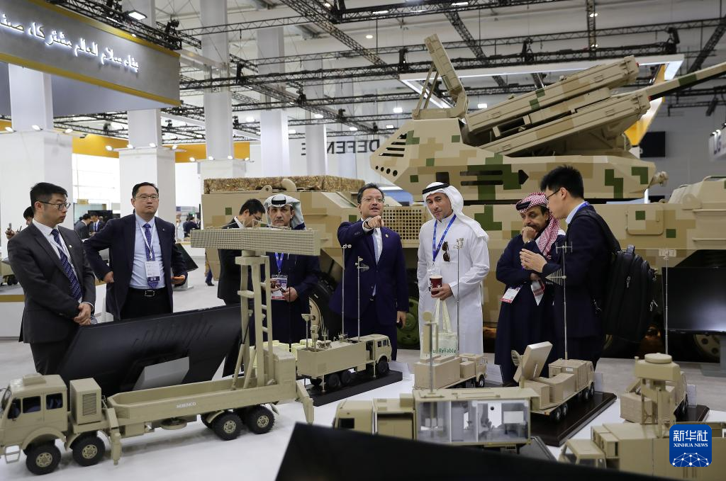 People visit the Chinese exhibition at the World Defense Show in Saudi Arabia on Monday. Photo：Xinhua