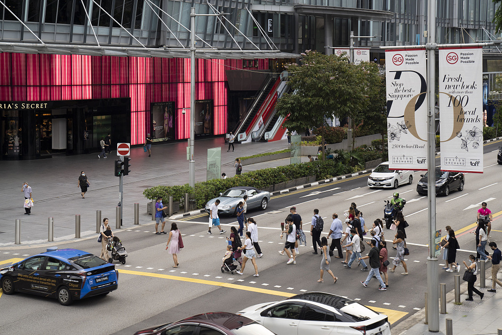 Pedestrians on Orchard Road in Singapore on Aug. 22, 2022. Photo: Ore Huiying/VCG
