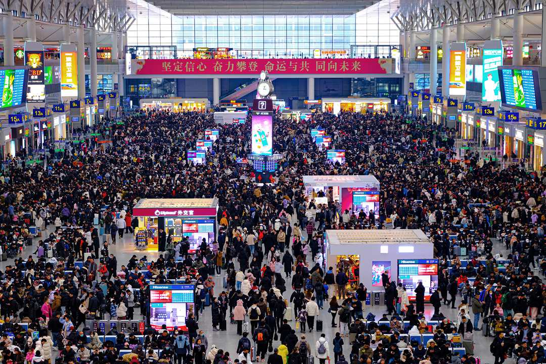 The Spring Festival travel rush kicked off at Shanghai Hongqiao Railway Station on Jan. 26. Photo: VCG