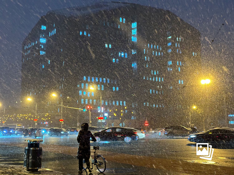 北京迎龙年首场降雪 发布道路结冰黄色预警