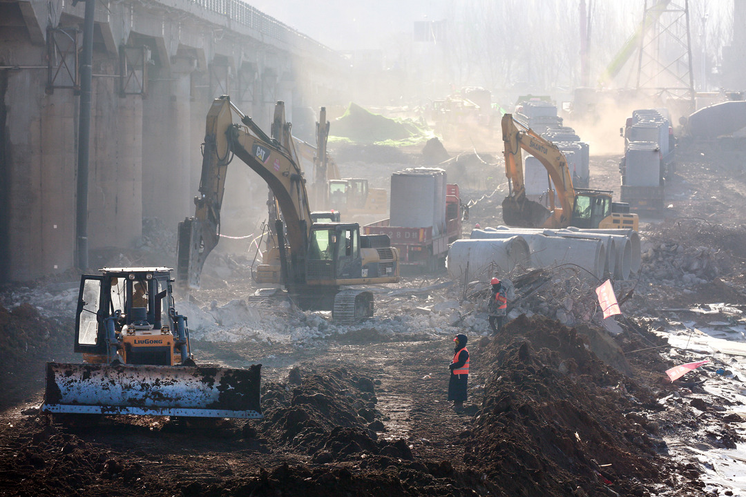A construction crew works at the site of the Gongnong Bridge renovation project in December 2022 in Shenyang, Northeast China’s Liaoning province. Photo: VCG