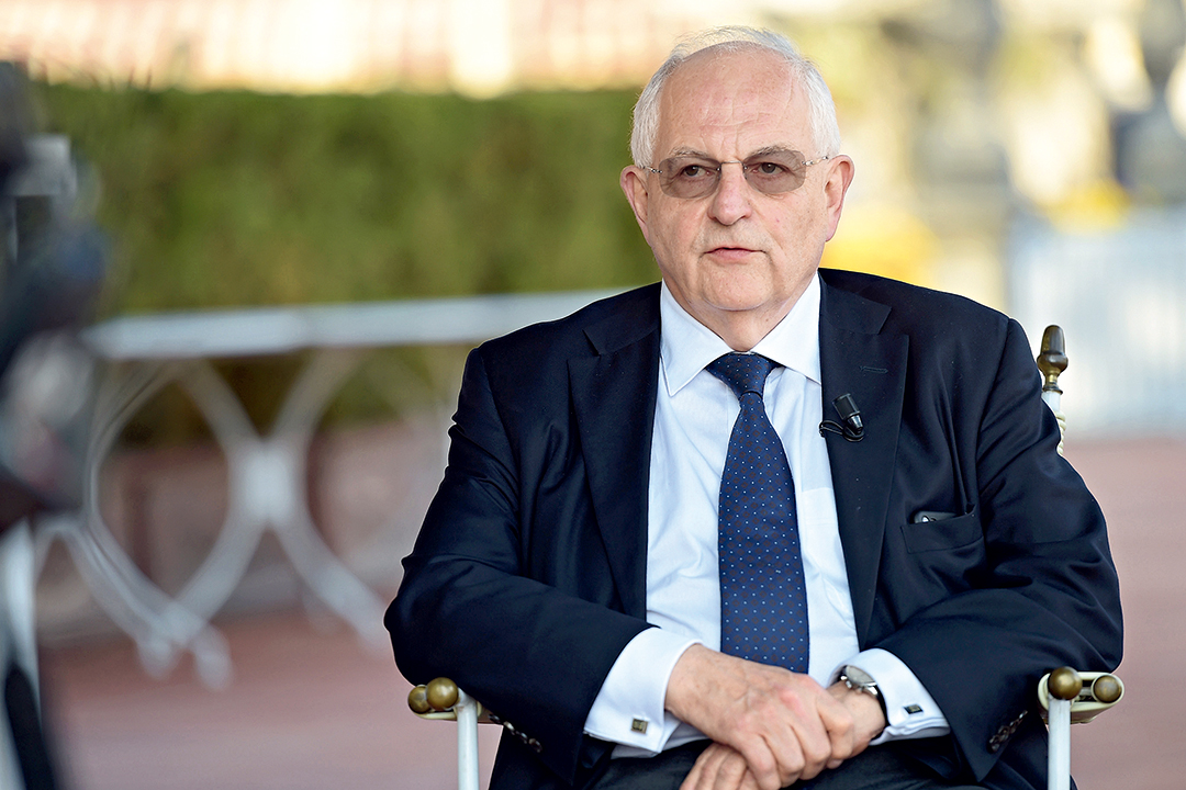 Martin Wolf, deputy editor and chief economics commentator at the Financial Times, sits for an interview with Caixin in October 2016. This image is a thumbnail of the video.