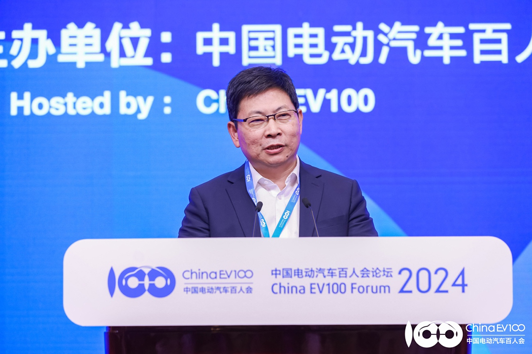 Yu Chengdong, chairman of Huawei’s smart car unit, speaks Saturday at a forum hosted by China EV100, an electric-vehicle industry group. Photo: China Electric Vehicle 100 Forum (2024)