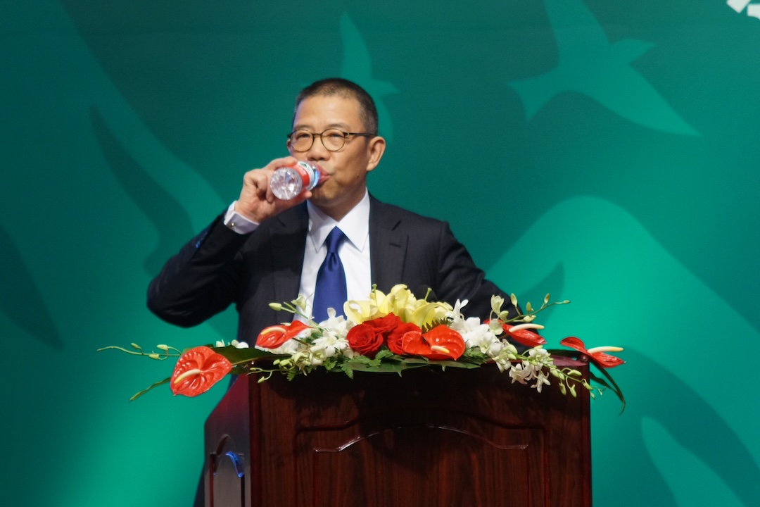 Zhong Shanshan, chairman of Nongfu Spring Co. Ltd., drinks water during a news conference in Beijing in May 2013. Photo: VCG