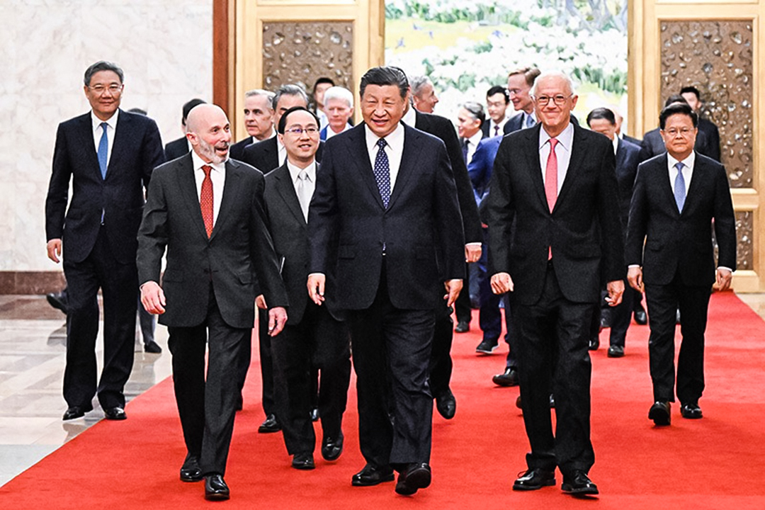 President Xi Jinping meets with representatives of the U.S. business community and academia Wednesday at the Great Hall of the People in Beijing. Photo: Shen Hong/Xinhua