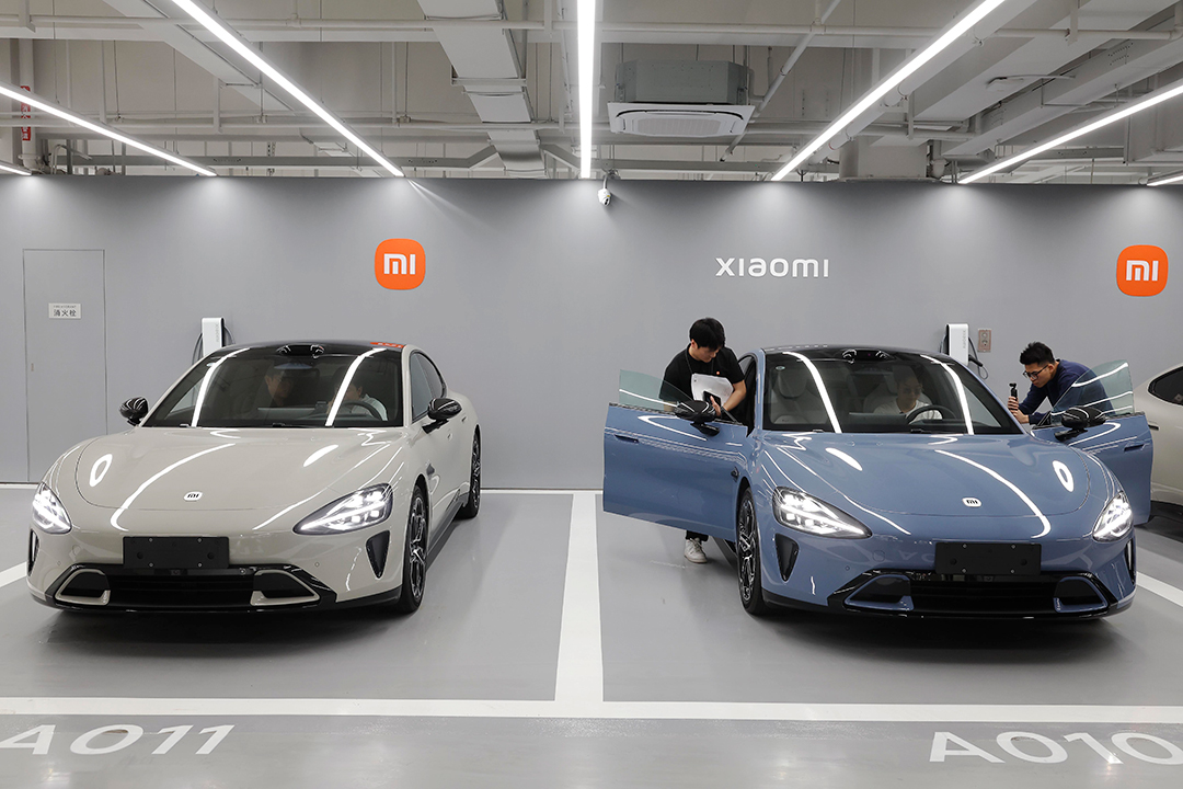 New owners of Xiaomi’s SU7 electric sedan receive an introduction to the vehicle’s features at a delivery center in Shanghai on Wednesday. Photo: VCG