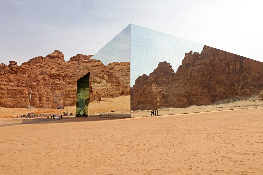 The Maraya concert hall, the world's largest mirrored building, stands in the ruins of Al-Ula, a UNESCO World Heritage site in northwestern Saudi Arabia. Photo: VCG