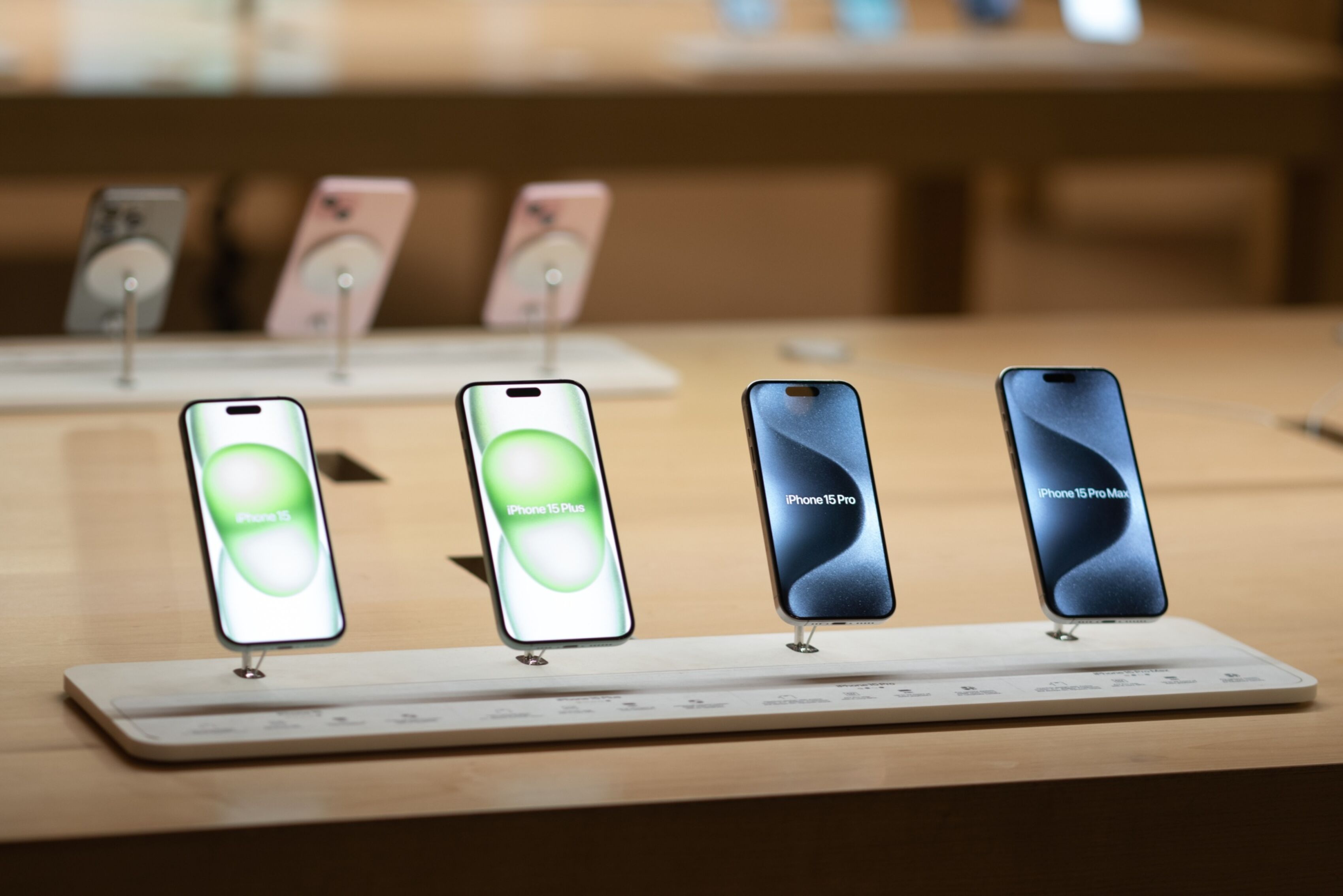 Apple shipped 5 million fewer iPhones in the first quarter than it did a year earlier, according to IDC. Photo: Bloomberg