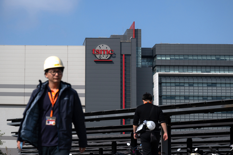 TSMC’s forecast follows the company’s first quarterly profit rise in a year and predictions June quarter revenue as high as $20.4 billion. Photo: Bloomberg