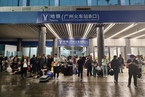 广深机场大面积延误航班取消超千架 华南暴雨影响将持续